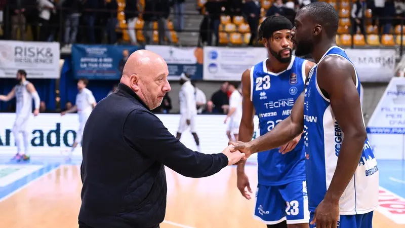 Mauro Ferrari con Joseph Mobio - Foto Ceretti/Ciamillo-Castoria © www.giornaledibrescia.it