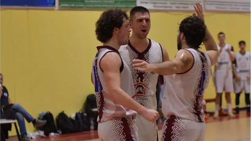 Un'esultanza dei giocatori della Padernese - © www.giornaledibrescia.it