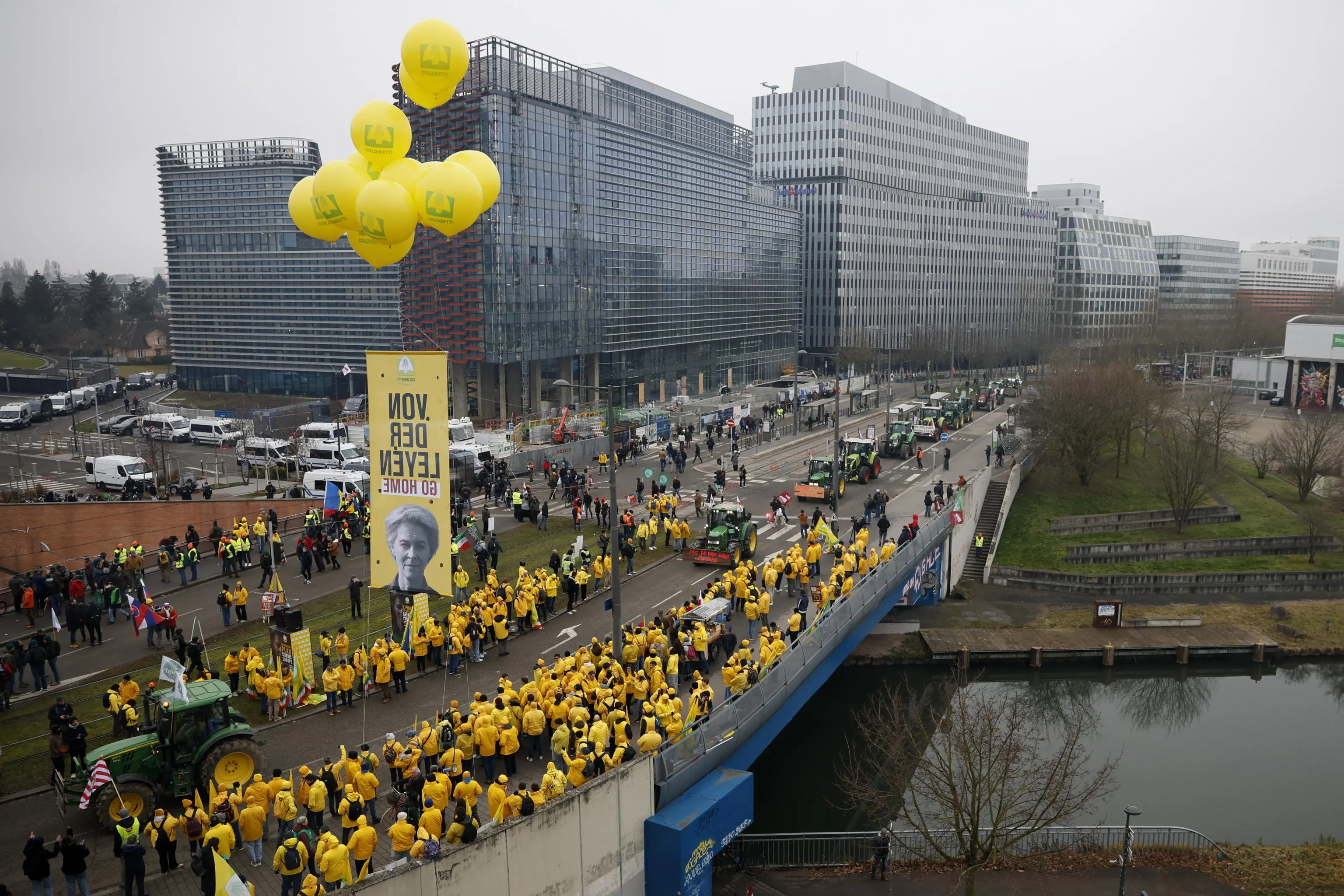 Agricoltori in piazza a Strasburgo