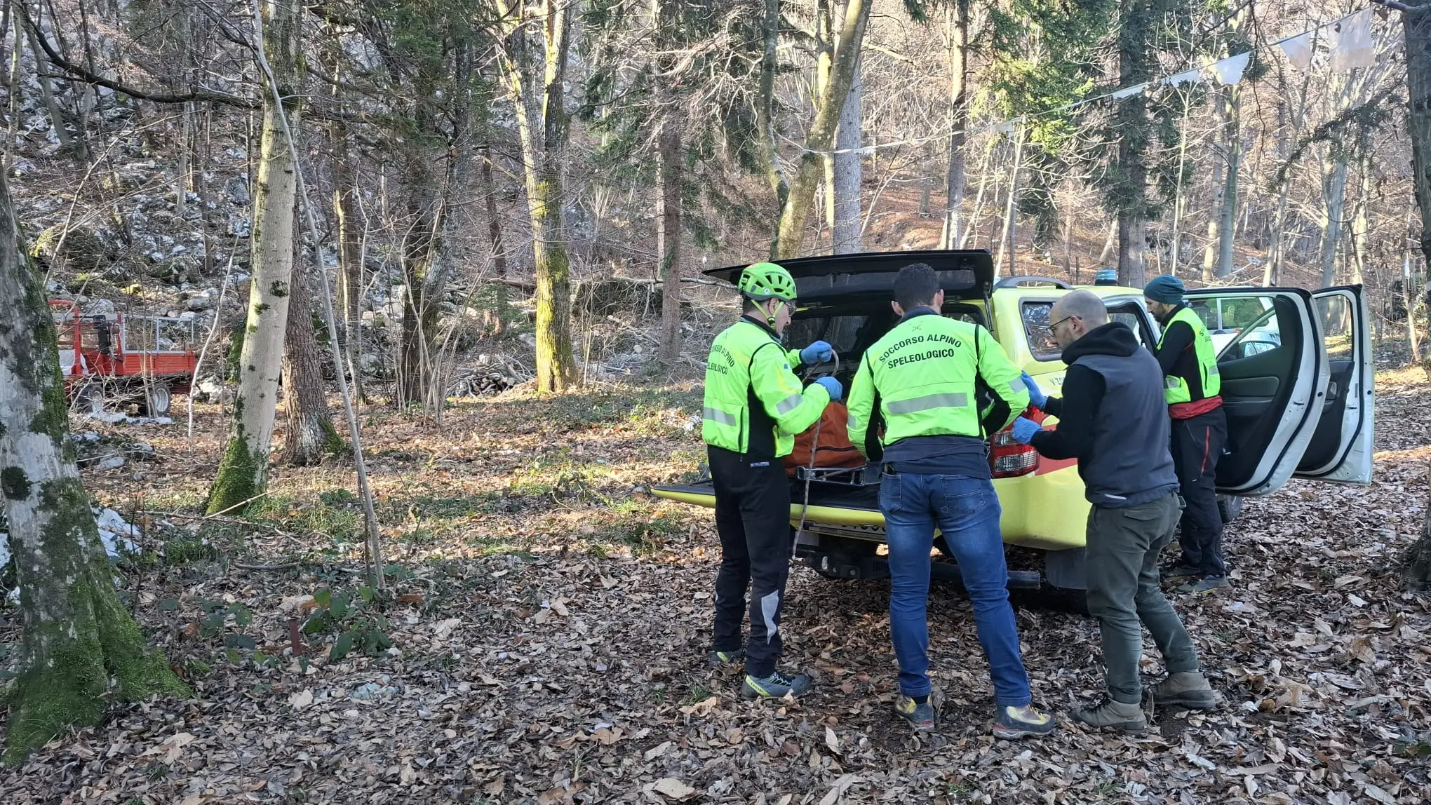 Bione, la zona dove stava tagliando la legna il 64enne colto da malore