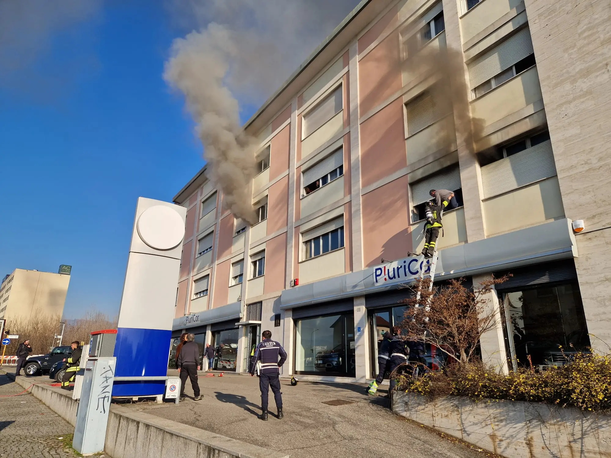 L'incendio tra via Togni e via Dalmazia