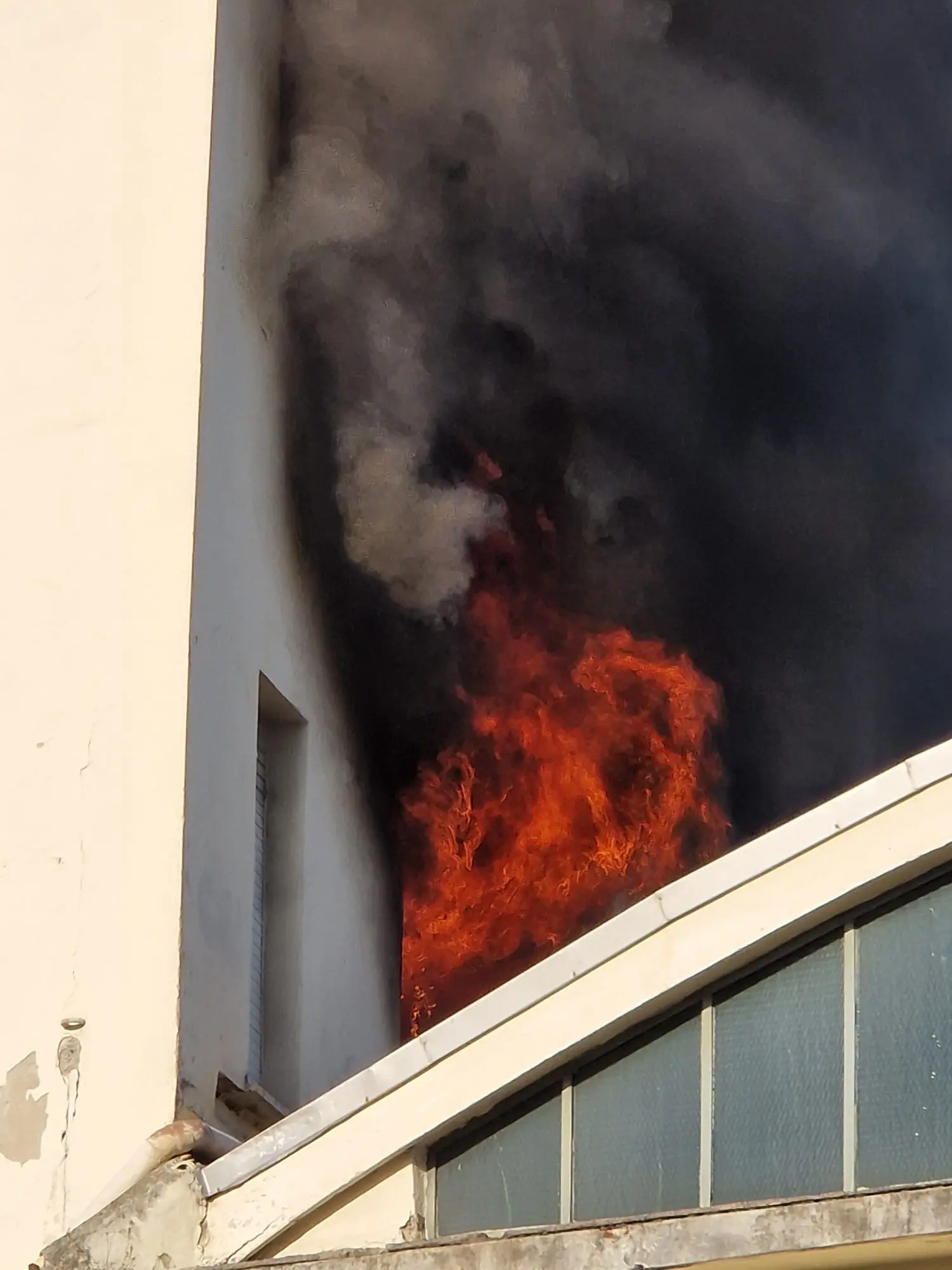 L'incendio tra via Togni e via Dalmazia