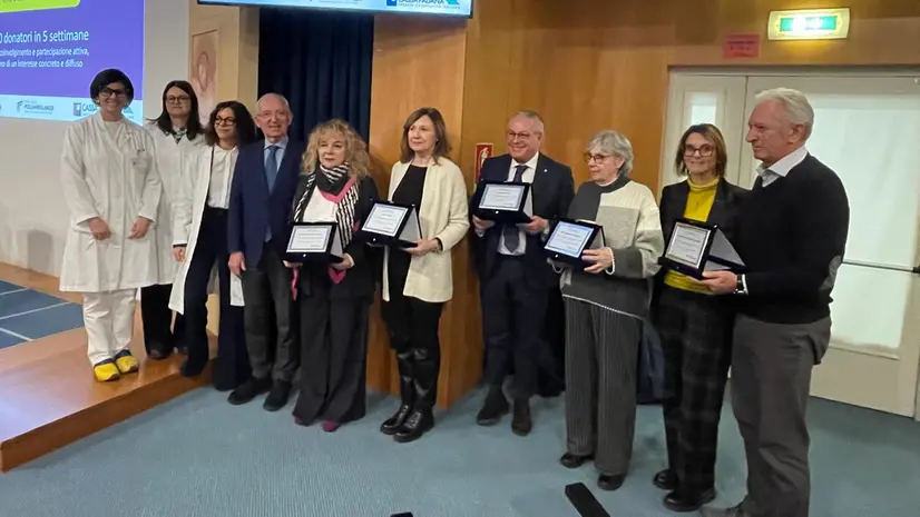 La consegna dei fondi in Poliambulanza - © www.giornaledibrescia.it