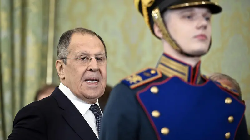 Il ministro degli esteri Lavrov al Cremlino - Foto Ansa © www.giornaledibrescia.it