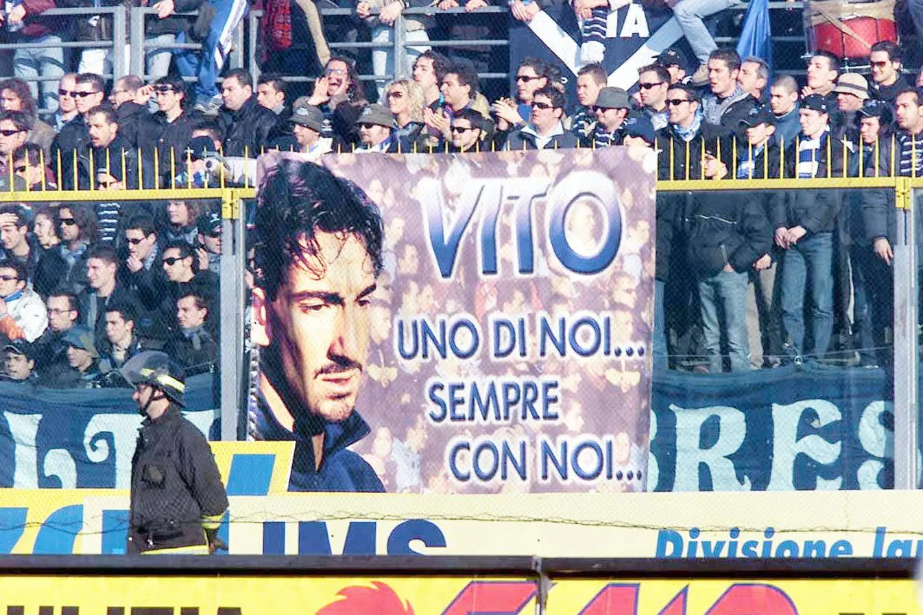 Striscioni in ricordo di Mero: ieri i tifosi non hanno dimenticato per un 
solo momento il «loro» Vito (Reporter)

