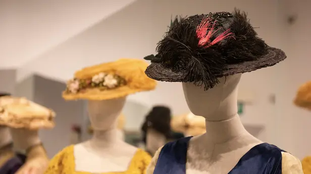 L'inaugurazione della mostra Liberty a Palazzo Martinengo