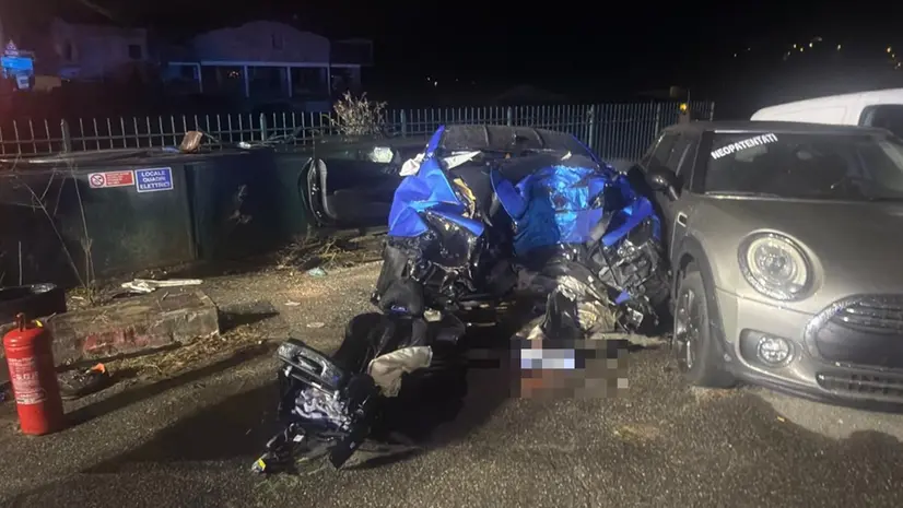 L'auto dopo il tragico schianto - © www.giornaledibrescia.it