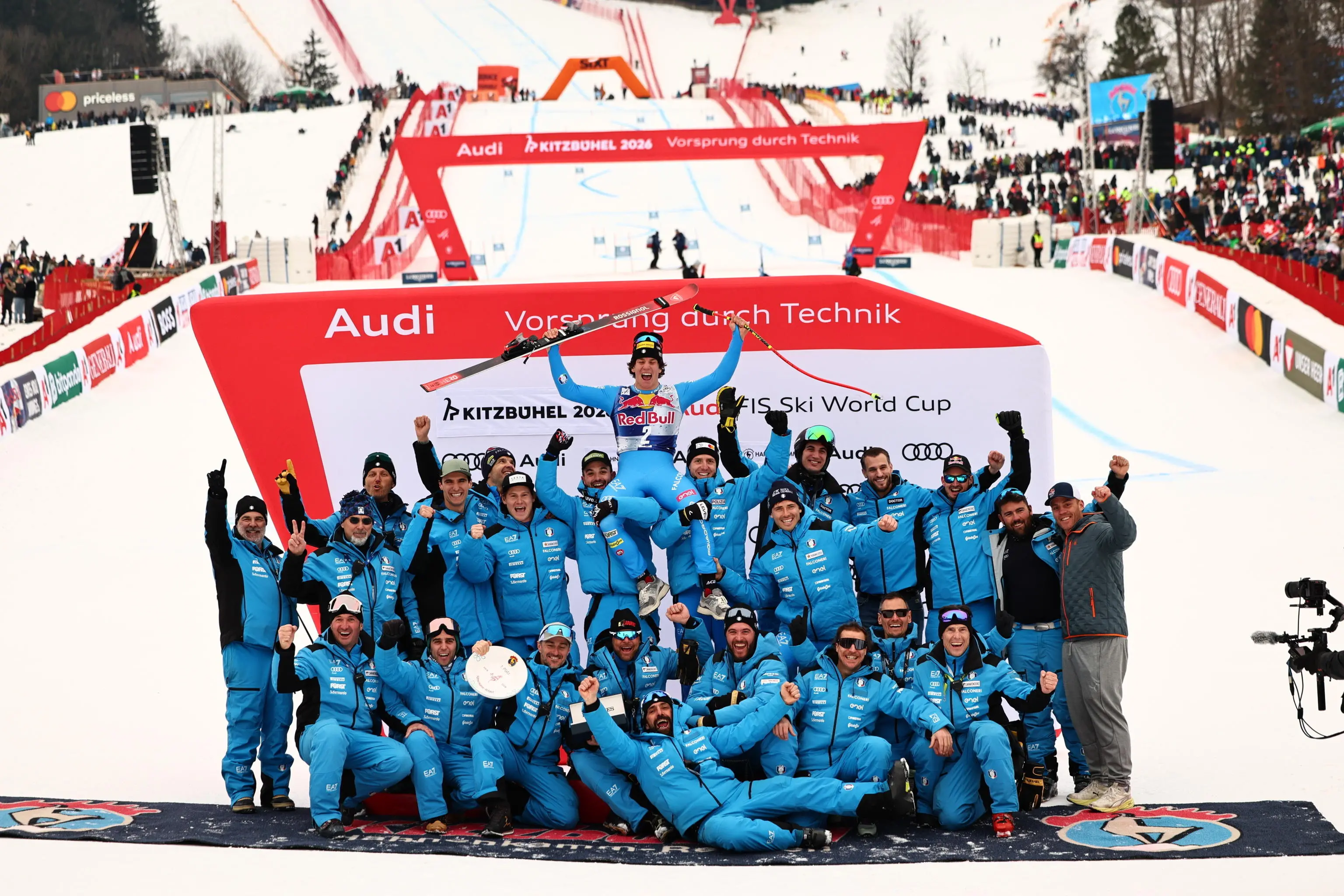 Giovanni Franzoni sul podio di Kitzbühel