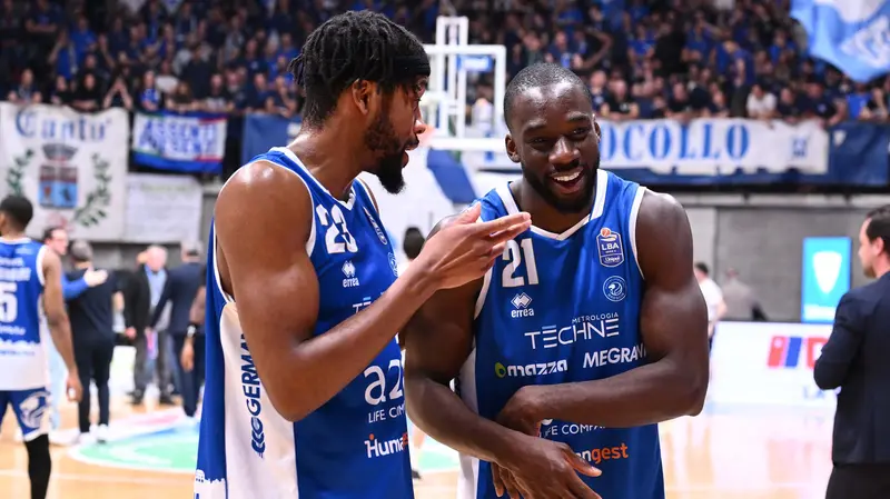 Demetre Rivers e Joseph Mobio della Germani - Foto M.Ceretti / Ciamillo-Castoria © www.giornaledibrescia.it