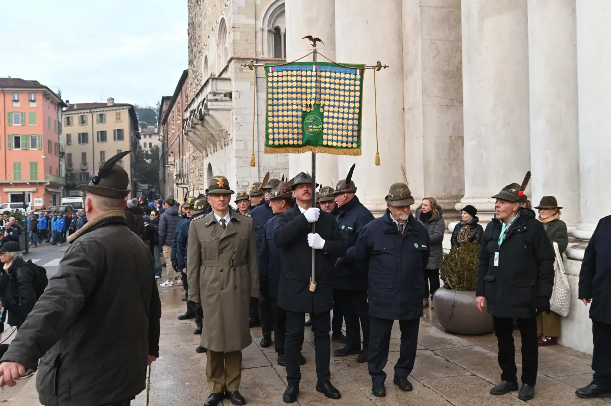 Gli Alpini tra piazza Loggia e piazza Paolo VI