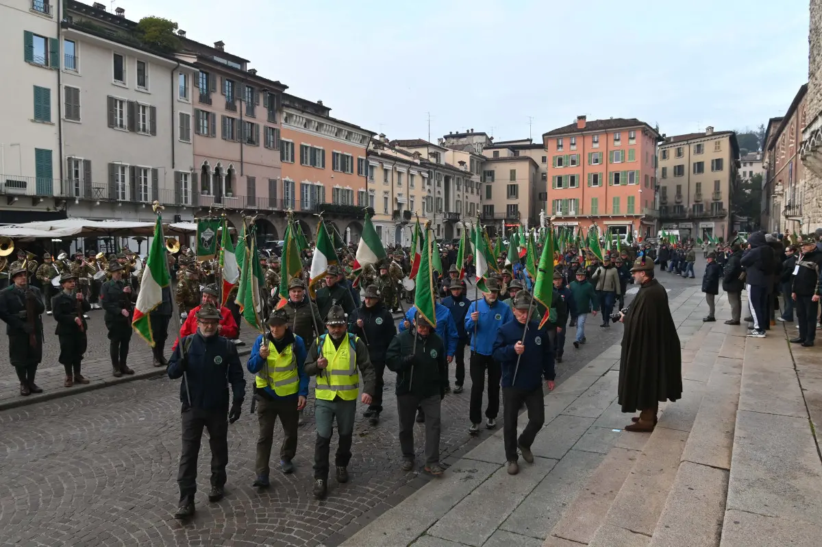 Gli Alpini tra piazza Loggia e piazza Paolo VI