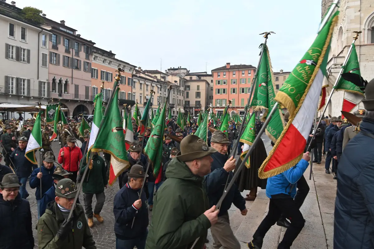 Gli Alpini tra piazza Loggia e piazza Paolo VI