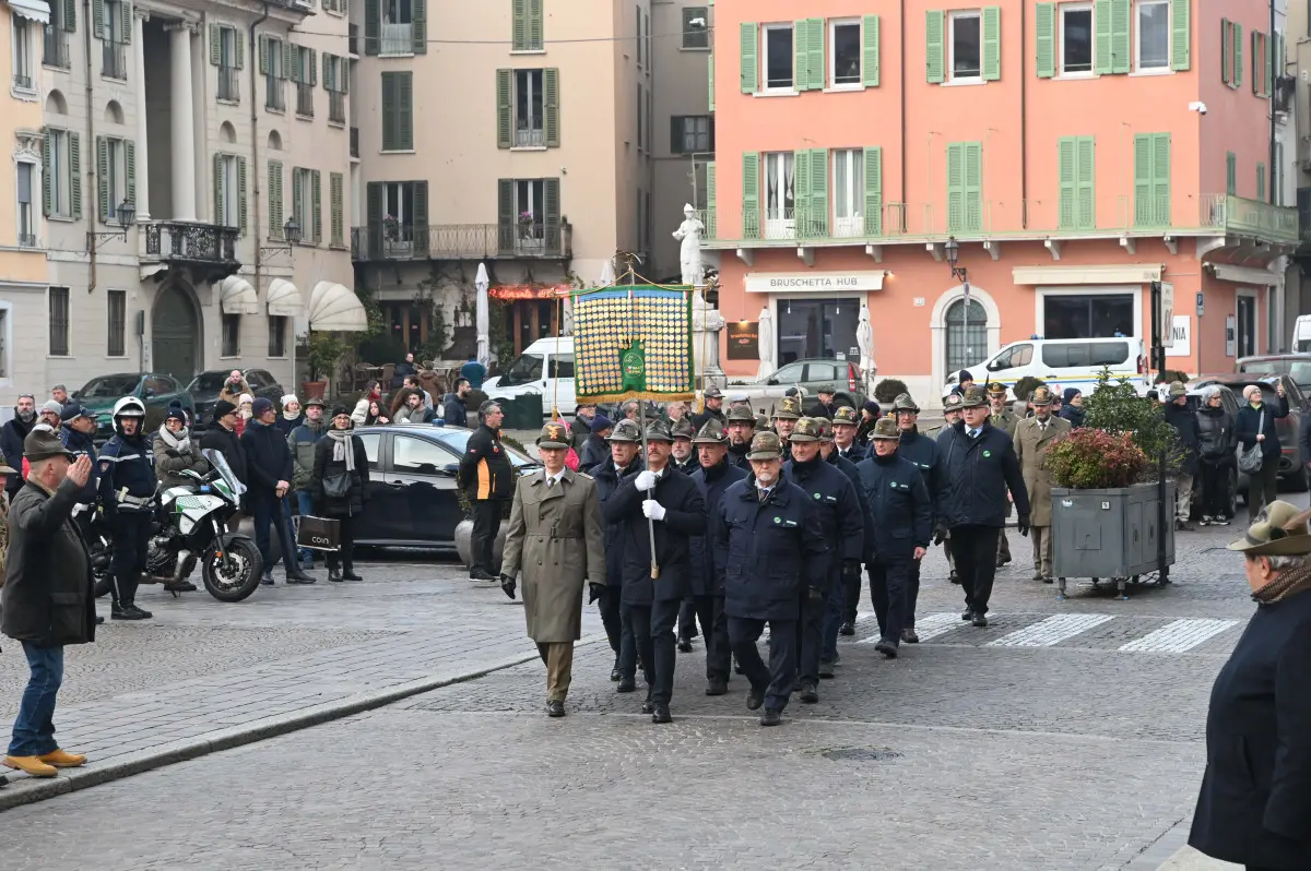 Gli Alpini tra piazza Loggia e piazza Paolo VI
