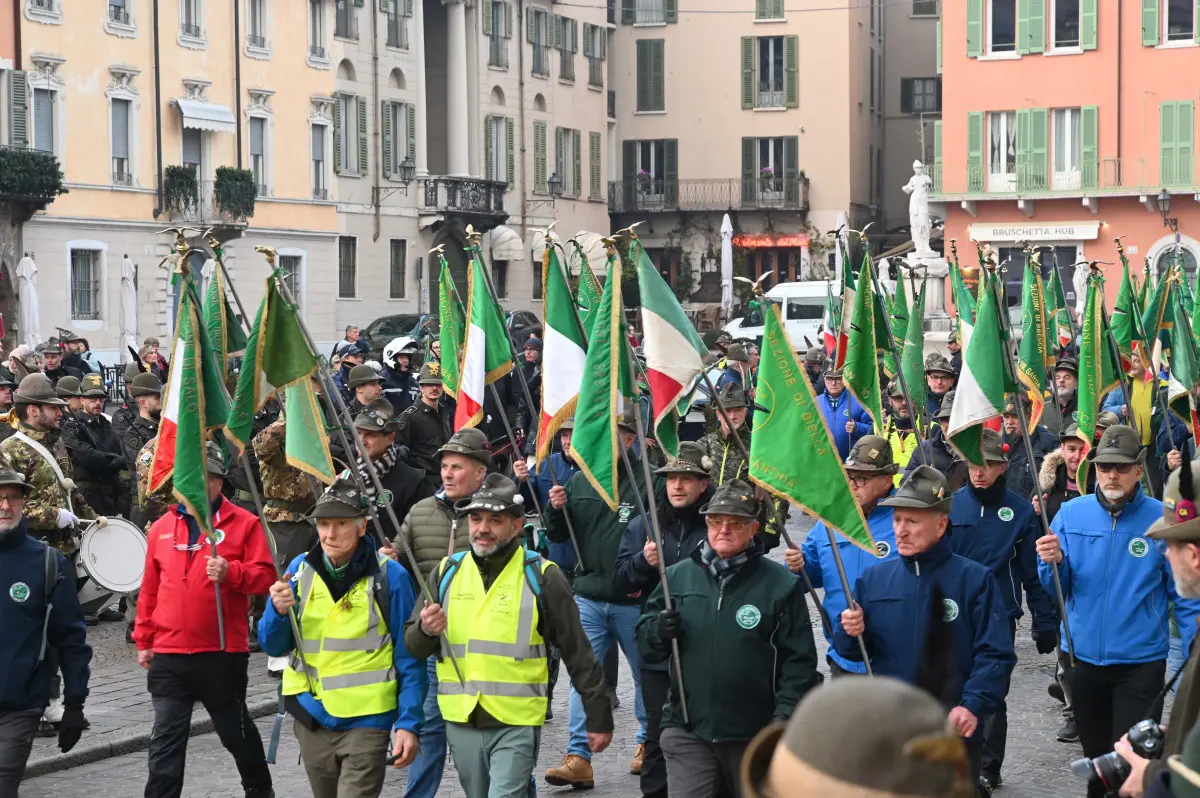 Gli Alpini tra piazza Loggia e piazza Paolo VI