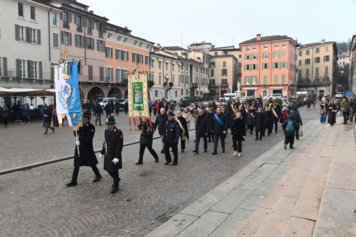 Gli Alpini tra piazza Loggia e piazza Paolo VI