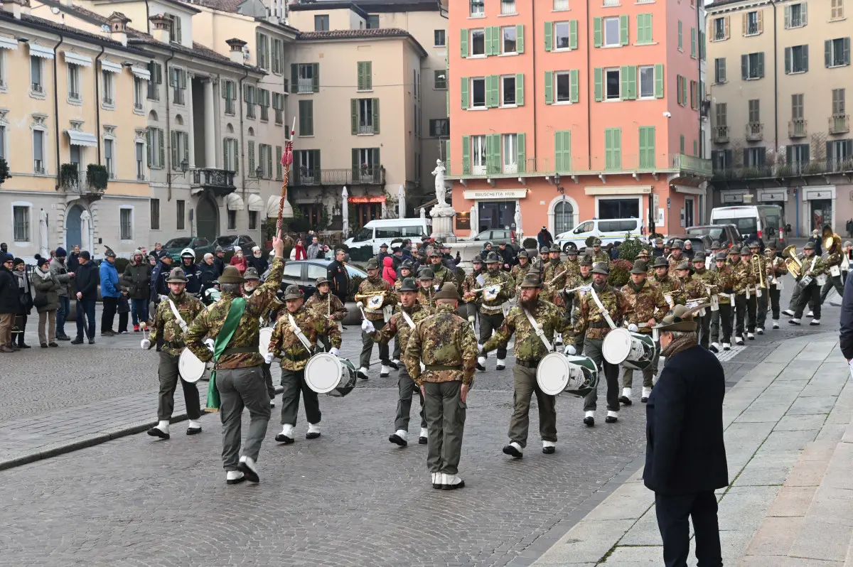 Gli Alpini tra piazza Loggia e piazza Paolo VI