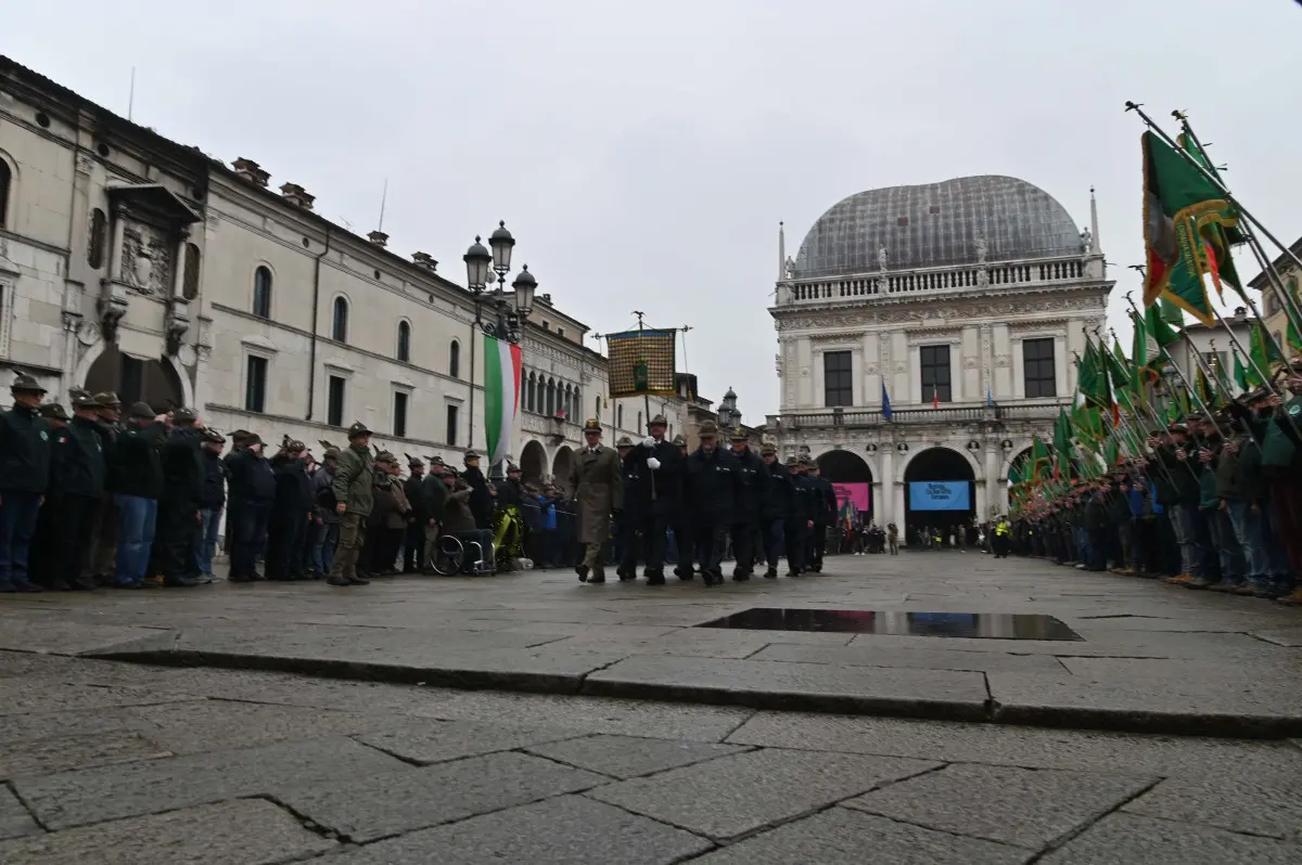 Gli Alpini tra piazza Loggia e piazza Paolo VI
