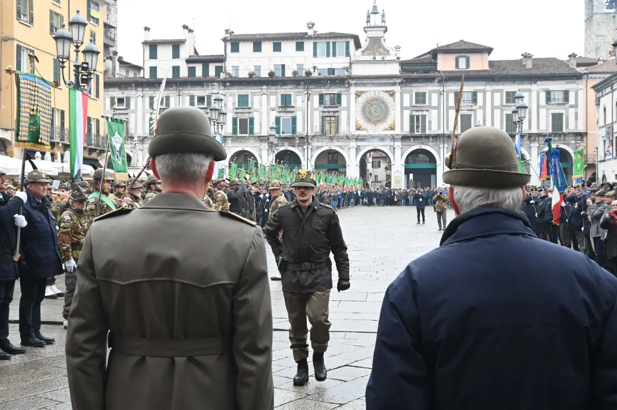 Gli Alpini tra piazza Loggia e piazza Paolo VI
