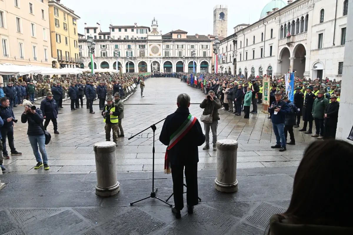 Gli Alpini tra piazza Loggia e piazza Paolo VI