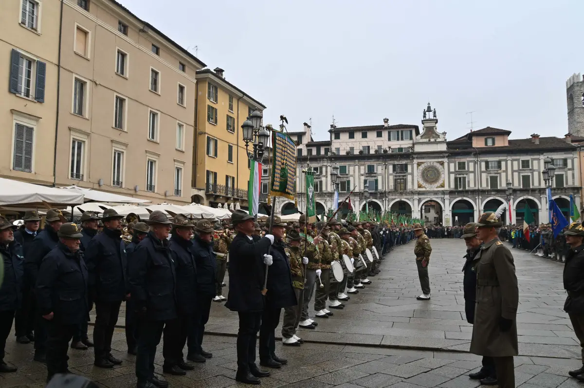 Gli Alpini tra piazza Loggia e piazza Paolo VI
