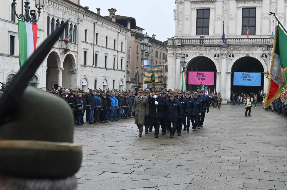 Gli Alpini tra piazza Loggia e piazza Paolo VI