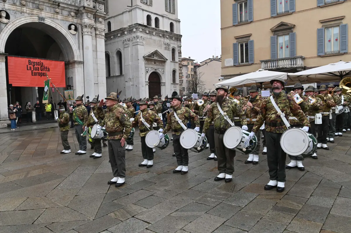 Gli Alpini tra piazza Loggia e piazza Paolo VI