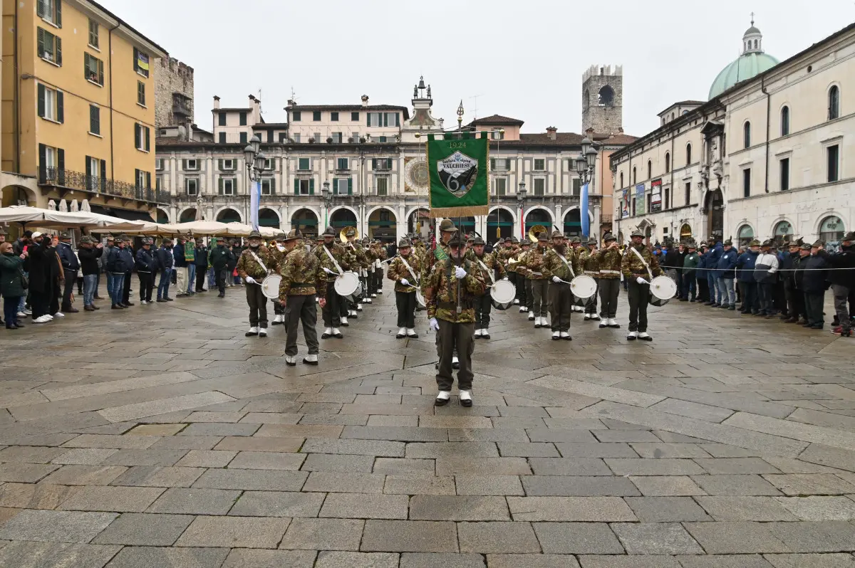 Gli Alpini tra piazza Loggia e piazza Paolo VI