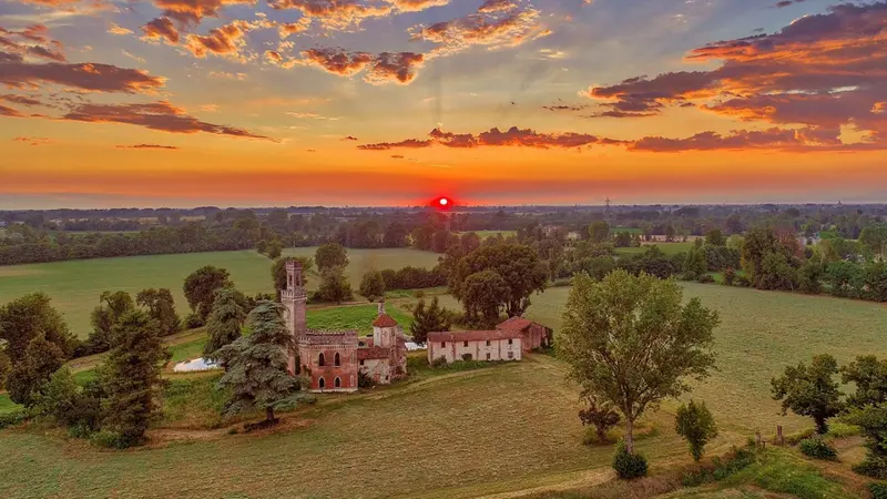 Una veduta del Castello dei Fontanili a Pralboino - Foto di Luca Conzadori postata sul portale Zoom