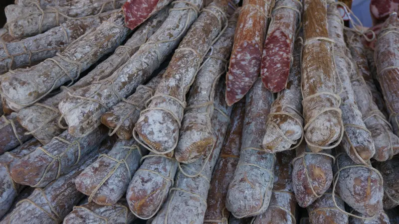 Una catasta di salami
