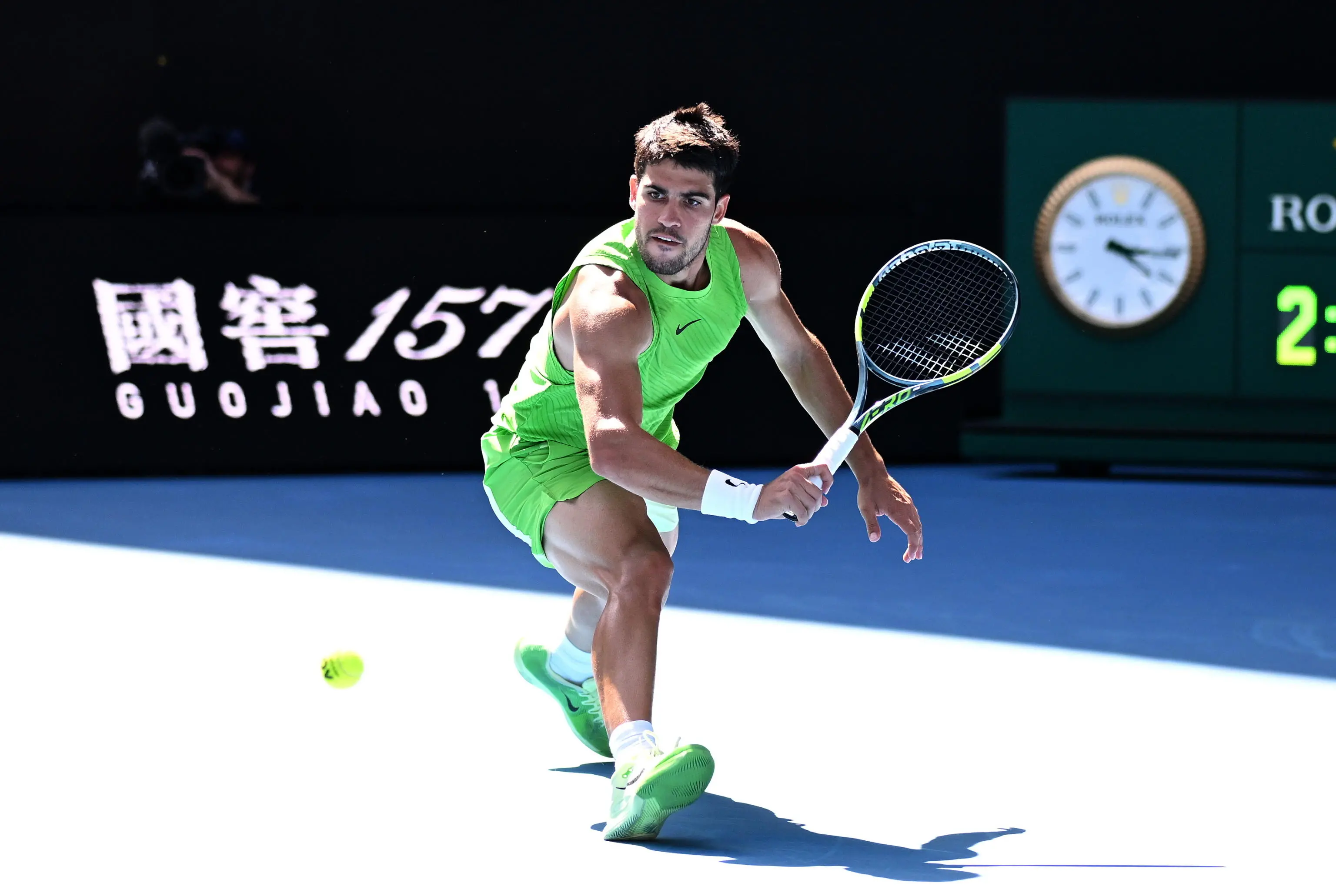 epa12678910 Carlos Alcaraz of Spain in action during the Men’s 4th round match against Tommy Paul of USA on day 8 of the 2026 Australian Open tennis tournament at Melbourne Park in Melbourne, Sunday, January 25, 2026. EPA/JAMES ROSS AUSTRALIA AND NEW ZEALAND OUT