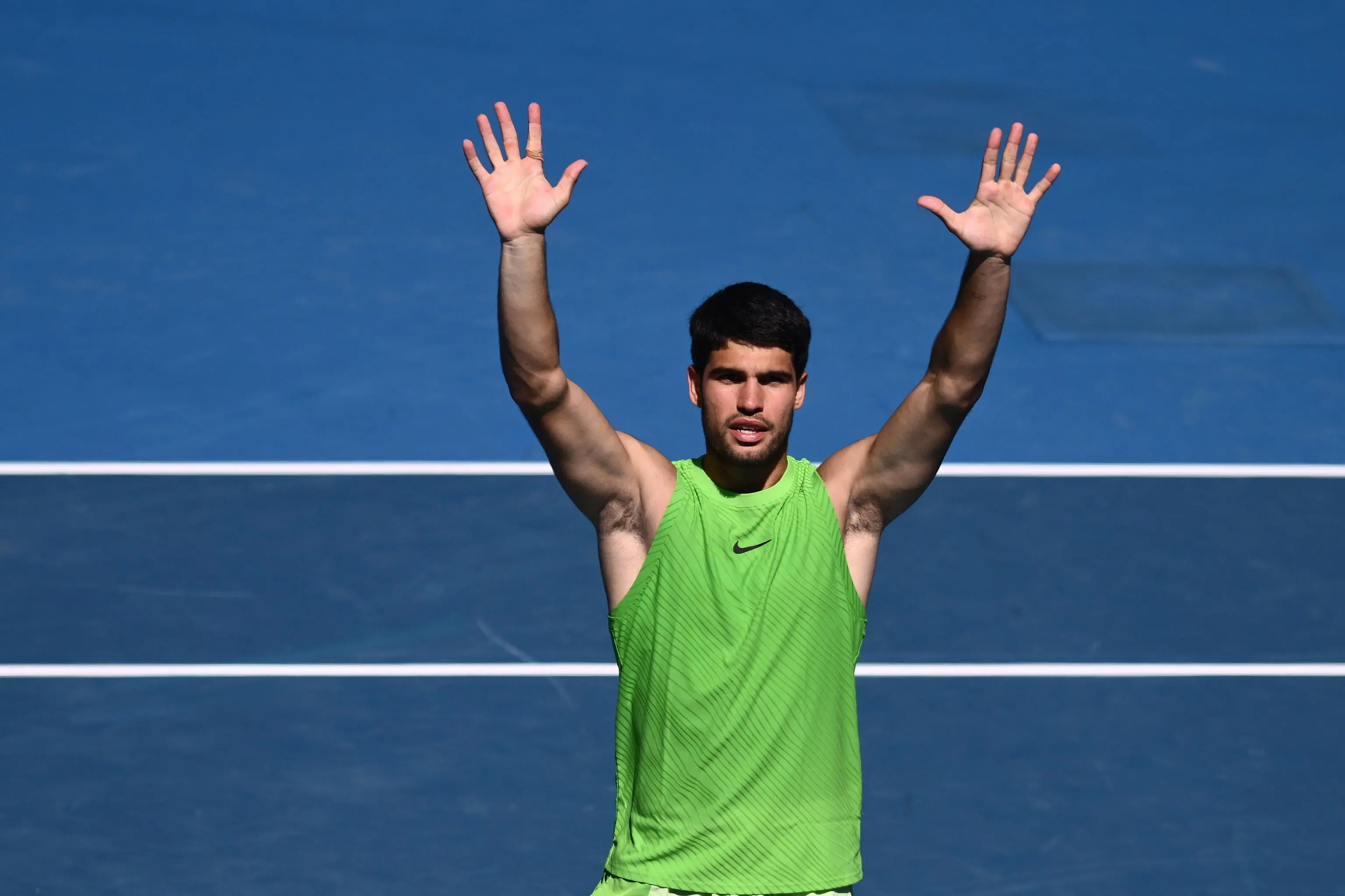 epa12678944 Carlos Alcaraz of Spain celebrates winning the Men’s 4th round match against Tommy Paul of USA on day of the 2026 Australian Open tennis tournament at Melbourne Park in Melbourne, Australia, 25 January 2026. EPA/JAMES ROSS NO ARCHIVING AUSTRALIA AND NEW ZEALAND OUT