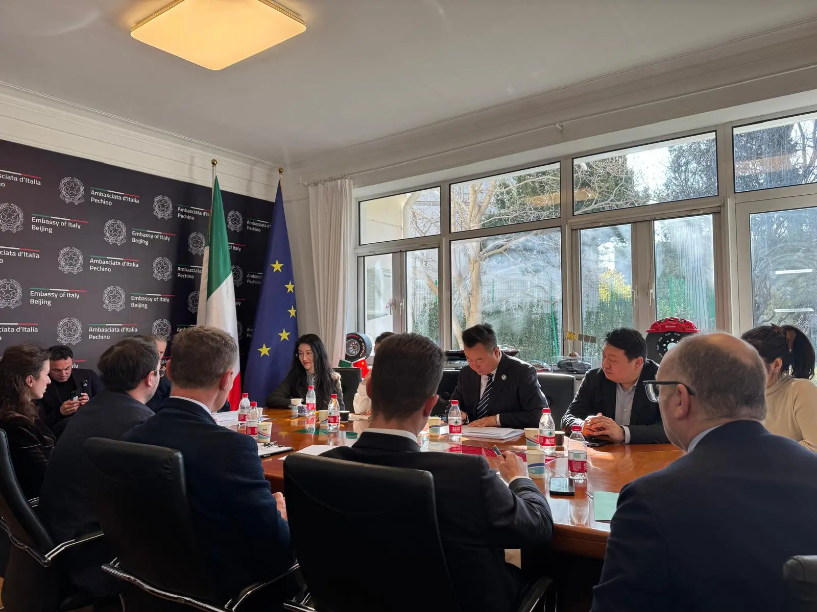 Confagricoltura Brescia in Cina: Garbelli consegna al vicepresidente Wu Zhuntao del Grana Padano