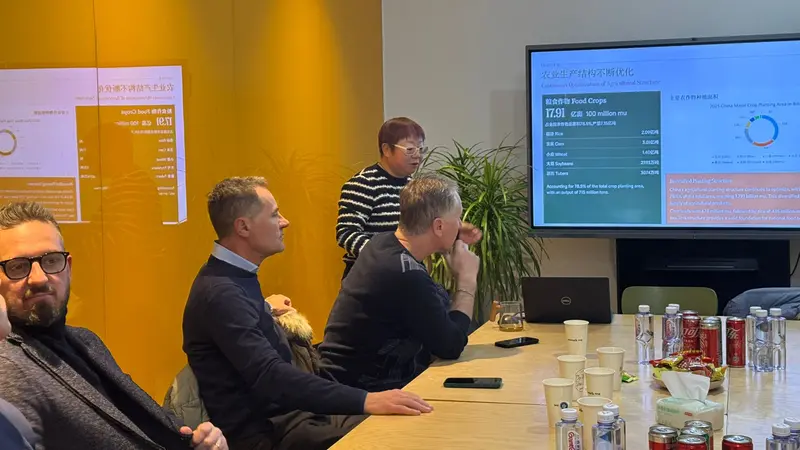 Tra le tappe del viaggio, la visita al KWS Beijing Office per un incontro con la managing director del gruppo, Liu Qiong - © www.giornaledibrescia.it