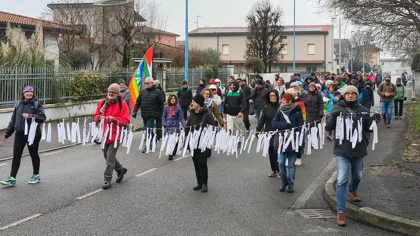 In marcia per la pace nella Bassa - © www.giornaledibrescia.it