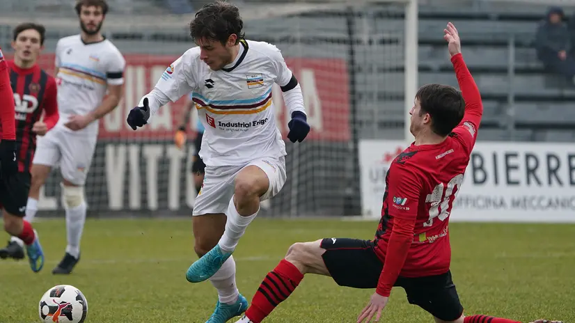 Eccellenza, uno scatto di Carpenedolo-Bsv Garda - Foto New Reporter Perteghella © www.giornaledibrescia.it