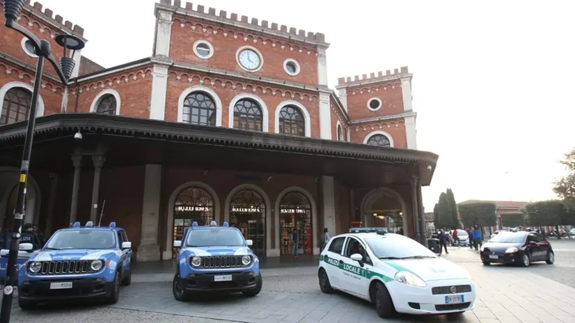 Forze dell'ordine in Stazione a Brescia - © www.giornaledibrescia.it