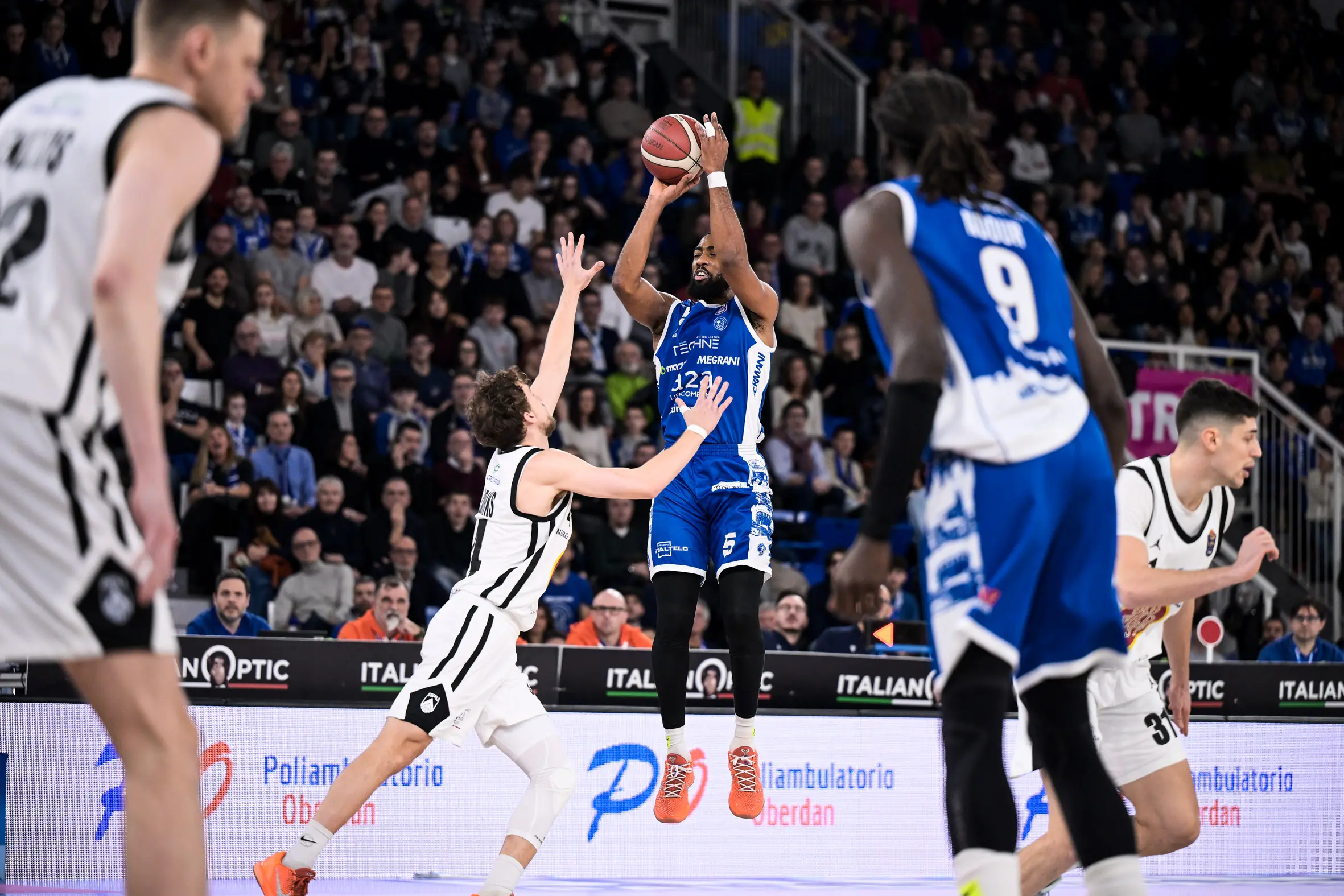 Basket, gli scatti di Germani-Udine