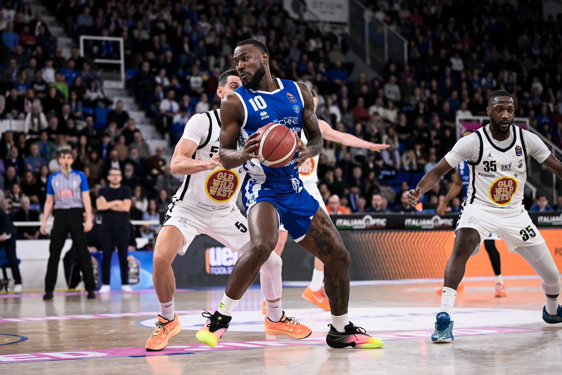 Basket, gli scatti di Germani-Udine