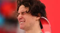 La commozione sul podio - Ansa © www.giornaledibrescia.it