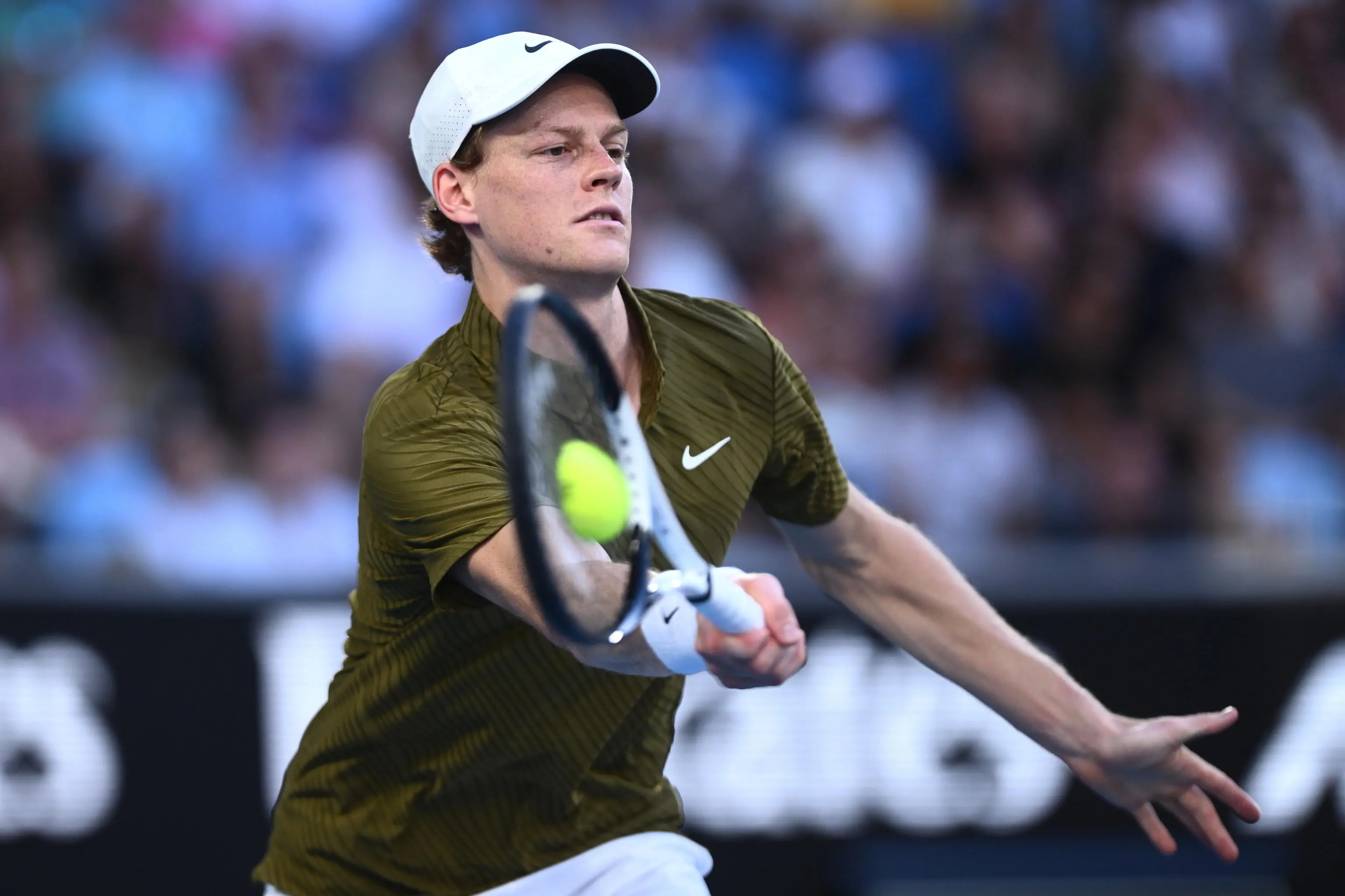 Australian Open, Sinner vince il derby italiano con Luciano Darderi