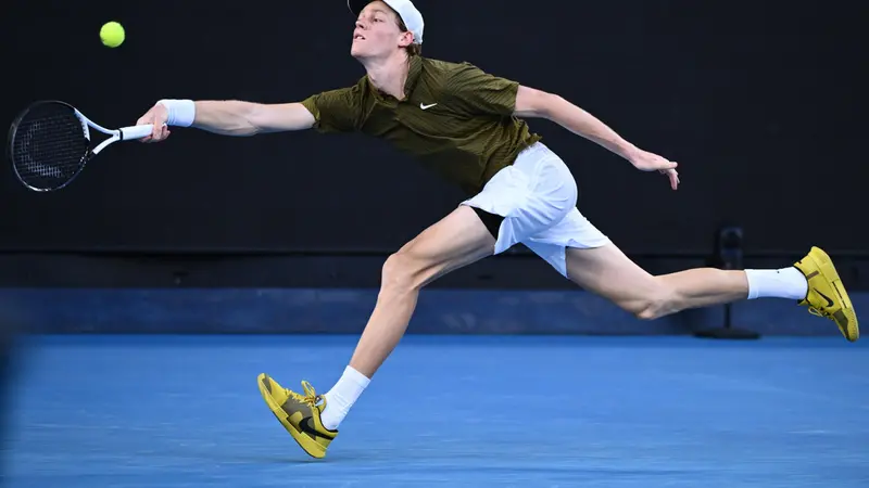 Australian Open, Sinner vince il derby italiano con Luciano Darderi