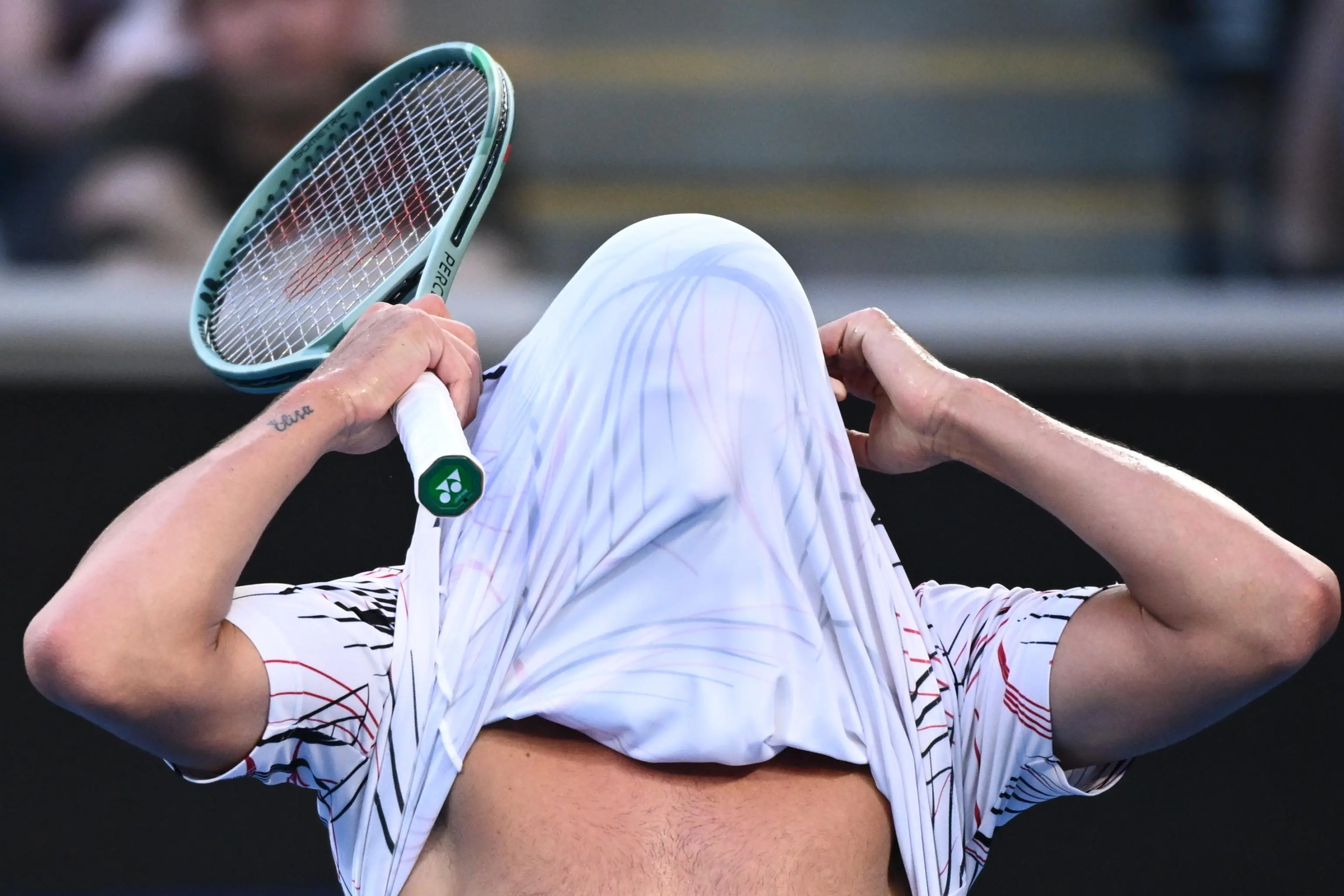 Australian Open, Sinner vince il derby italiano con Luciano Darderi