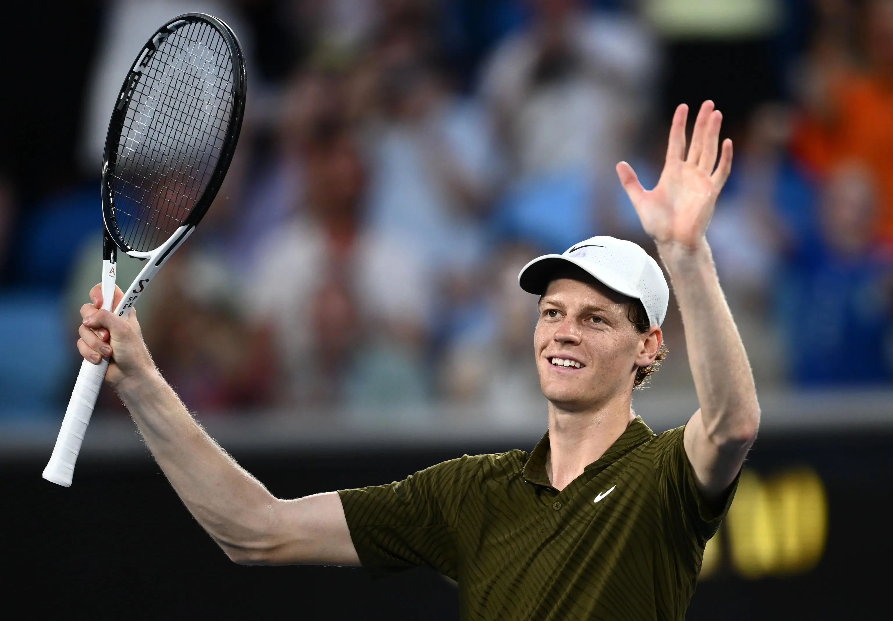 Australian Open, Sinner vince il derby italiano con Luciano Darderi