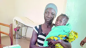 Una mamma insieme al suo piccolo - © www.giornaledibrescia.it