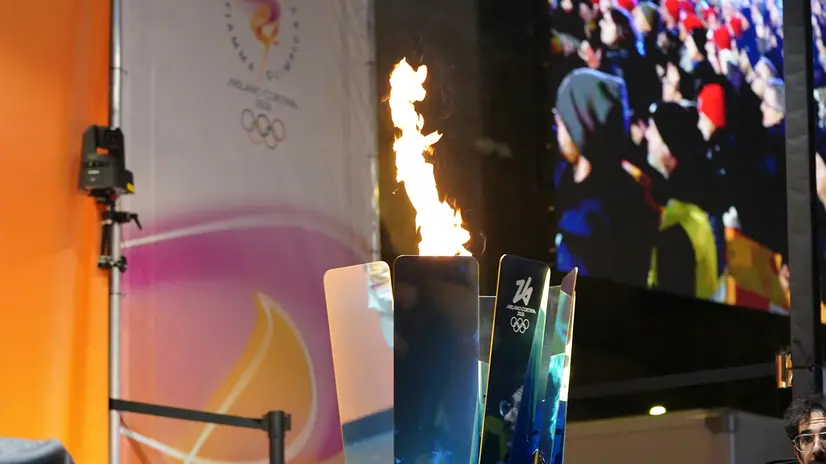 Il braciere acceso a Brescia - Foto New Reporter Perteghella  © www.giornaledibrescia.it