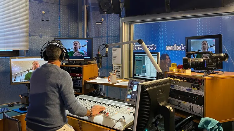 Mauro Repetto in collegamento su Radio Bresciasette -  © www.giornaledibrescia.it