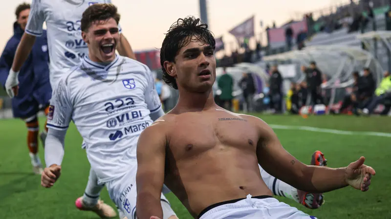 Un'esultanza di Denis Cazzadori - Foto New Reporter Nicoli © www.giornaledibrescia.it