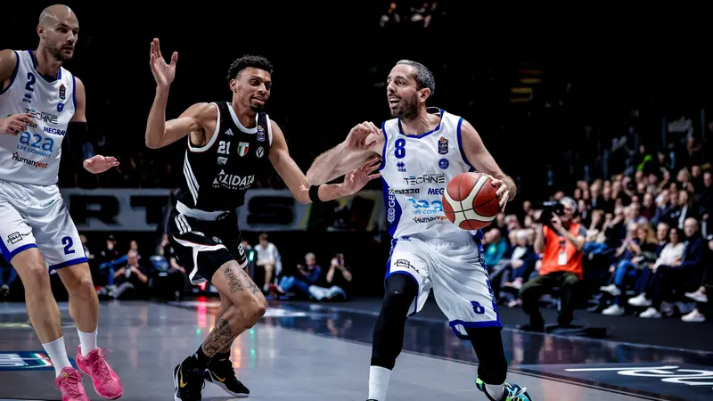 Uno scatto dell'ultimo confronto tra Virtus e Germani - Foto Brondi/Ciamillo-Castoria © www.giornaledibrescia.it