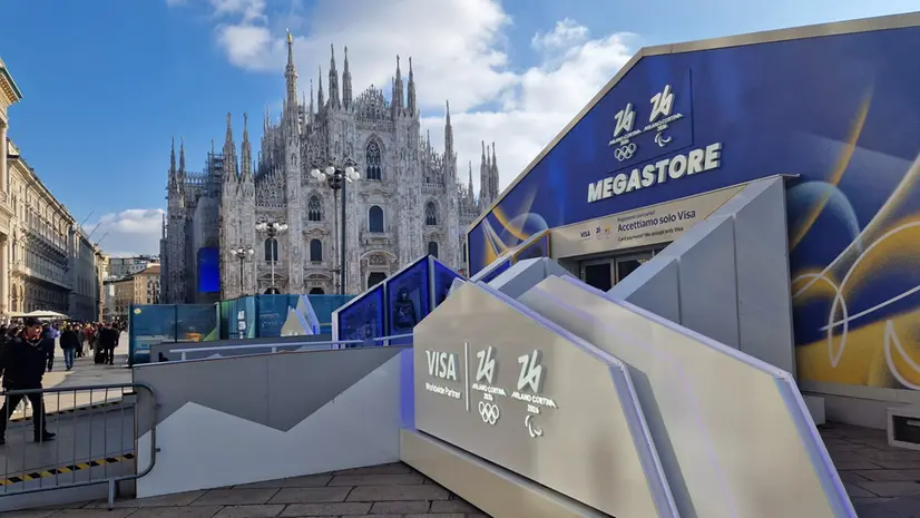 Il megastore dei Giochi davanti al Duomo