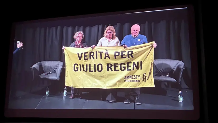 I genitori di Regeni e, al centro, il loro legale: chiedono la verità - © www.giornaledibrescia.it